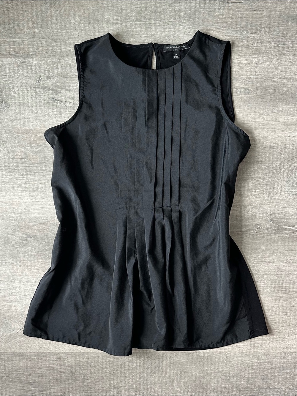 Banana Republic Black Pleated Sleeveless Shell Top Blouse
